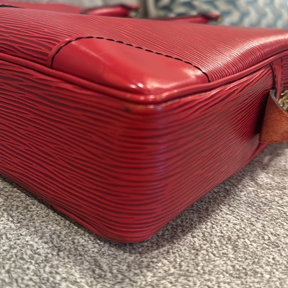 Louis Vuitton Porte-Documents
Voyage Bag - Picture 6 of 10